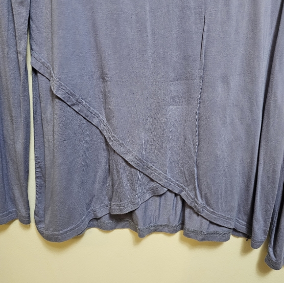 Pret-a-porTEE medium periwinkle blue long sleeve shirt‎ - Picture 2 of 4